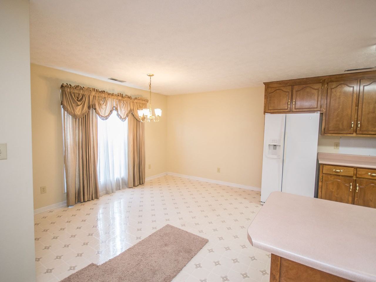 141 Sycamore Pl - Photo 3 of 20