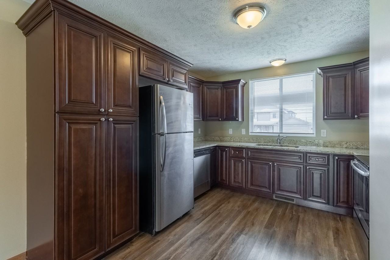 2849 W Rose St - Photo 4 of 24