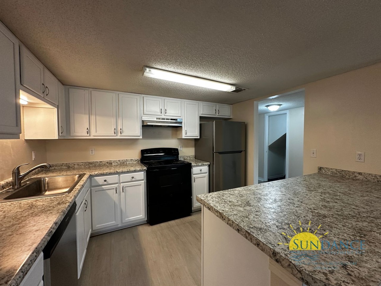 1818 Whispering Oaks Ln - Photo 3 of 15