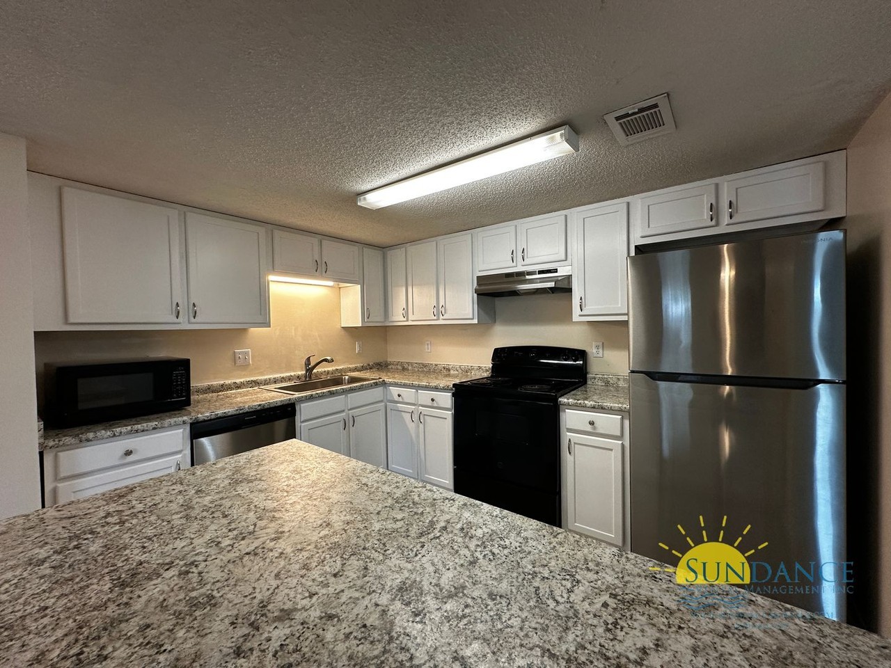 1818 Whispering Oaks Ln - Photo 4 of 15