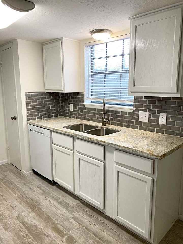 2700 N 16th St #26 - Photo 4 of 11