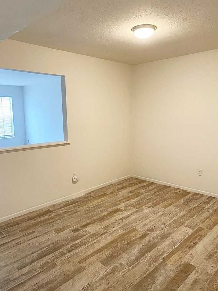 2700 N 16th St #26 - Photo 5 of 11