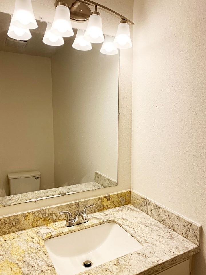 2700 N 16th St #26 - Photo 6 of 11