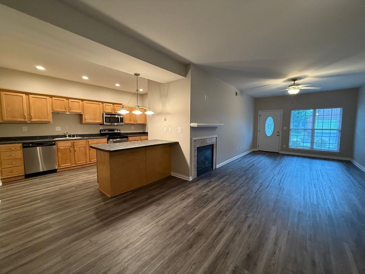 342 S Dorsey Ln - Photo 2 of 14