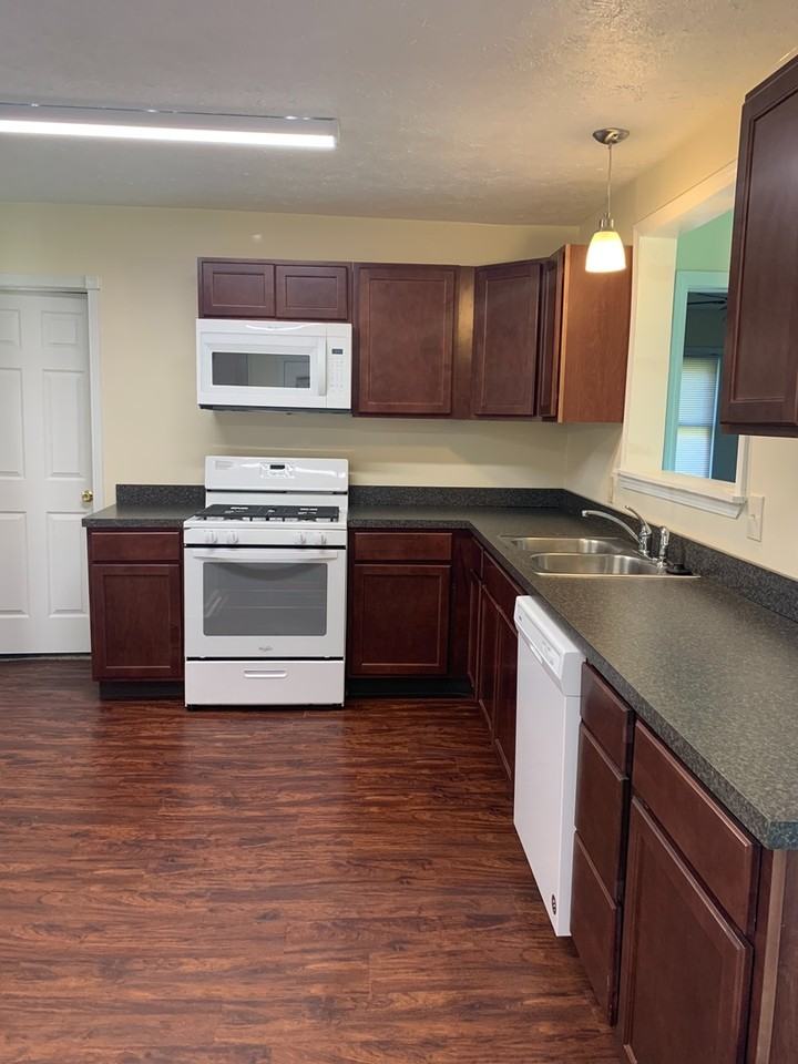869 Shannon Rd - Photo 2 of 15