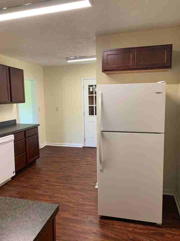 869 Shannon Rd - Photo 3 of 15