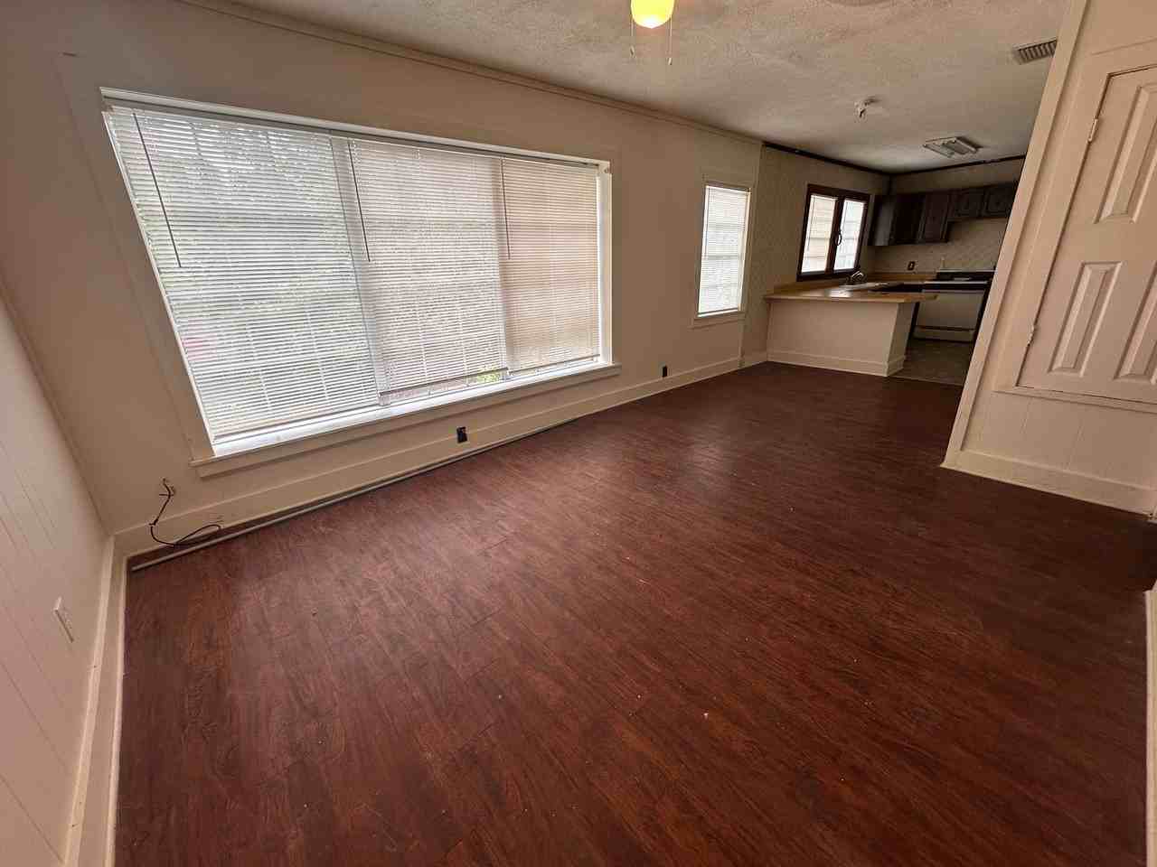 342 Prospect St - Photo 2 of 8