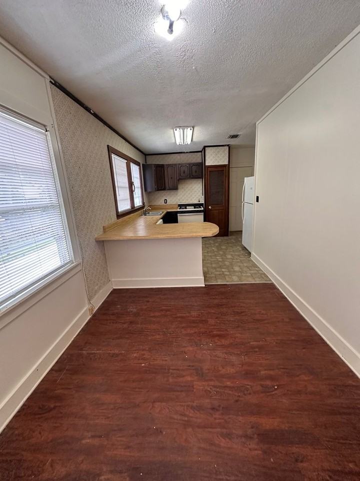 342 Prospect St - Photo 3 of 8