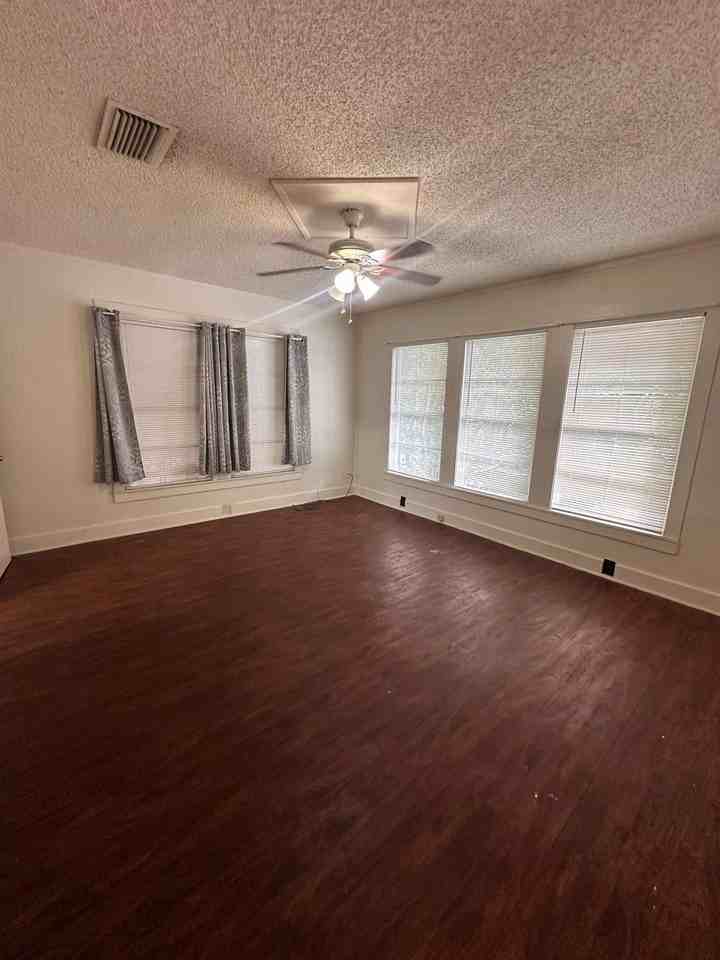 342 Prospect St - Photo 7 of 8