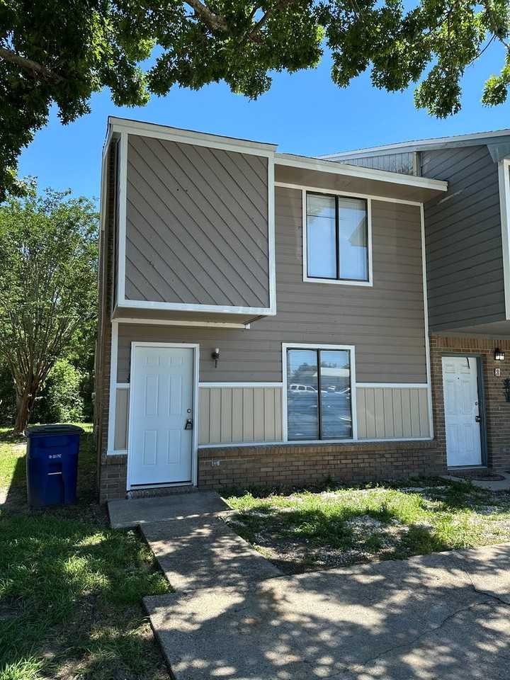 1212 Stephen Dr #1 - Photo 3 of 23