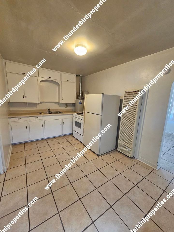 519 Pine St Se - Photo 2 of 13