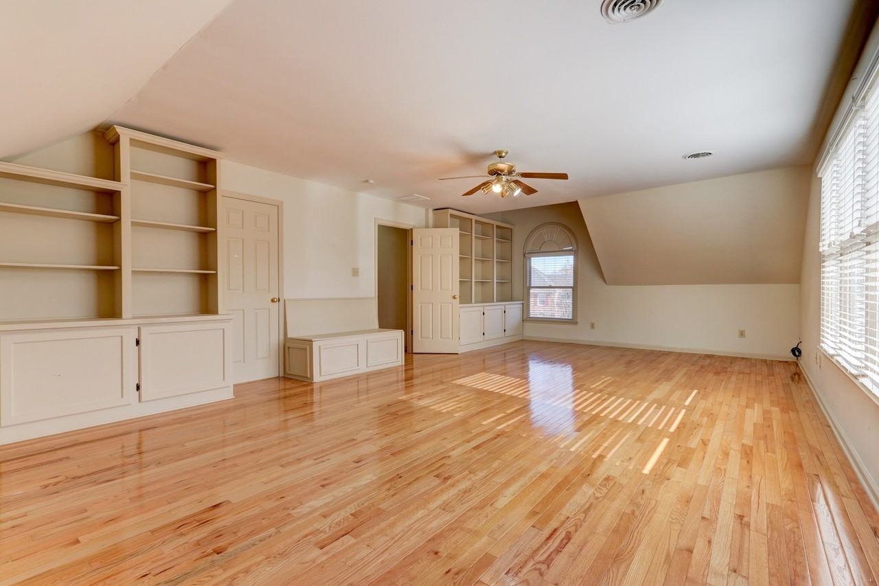 305 Lawton Blvd - Photo 3 of 30