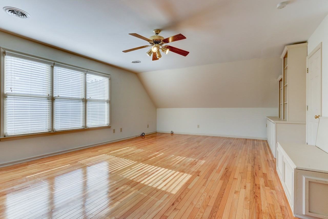 305 Lawton Blvd - Photo 4 of 30