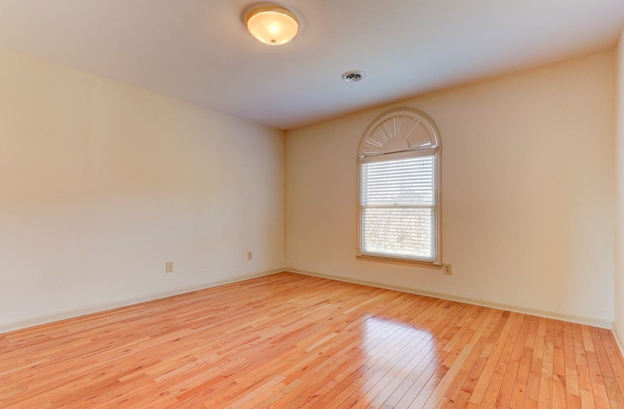 305 Lawton Blvd - Photo 7 of 30