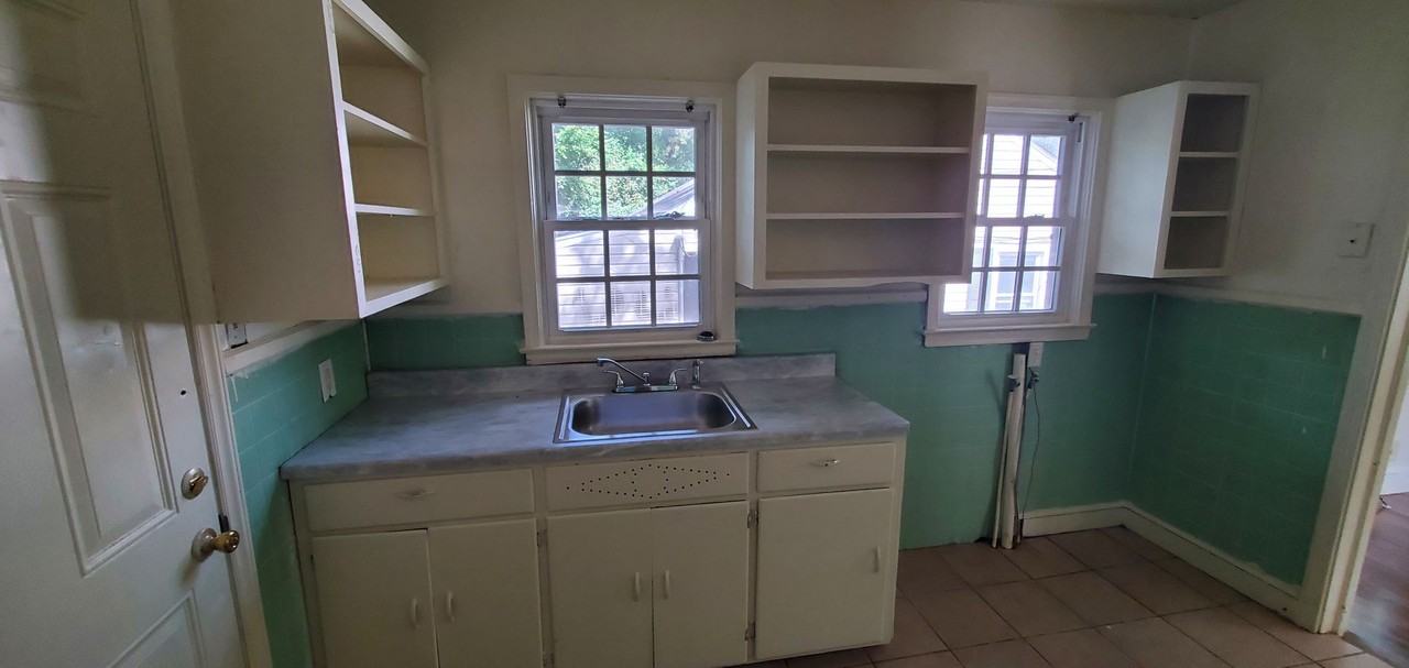 615 Julian St - Photo 2 of 8