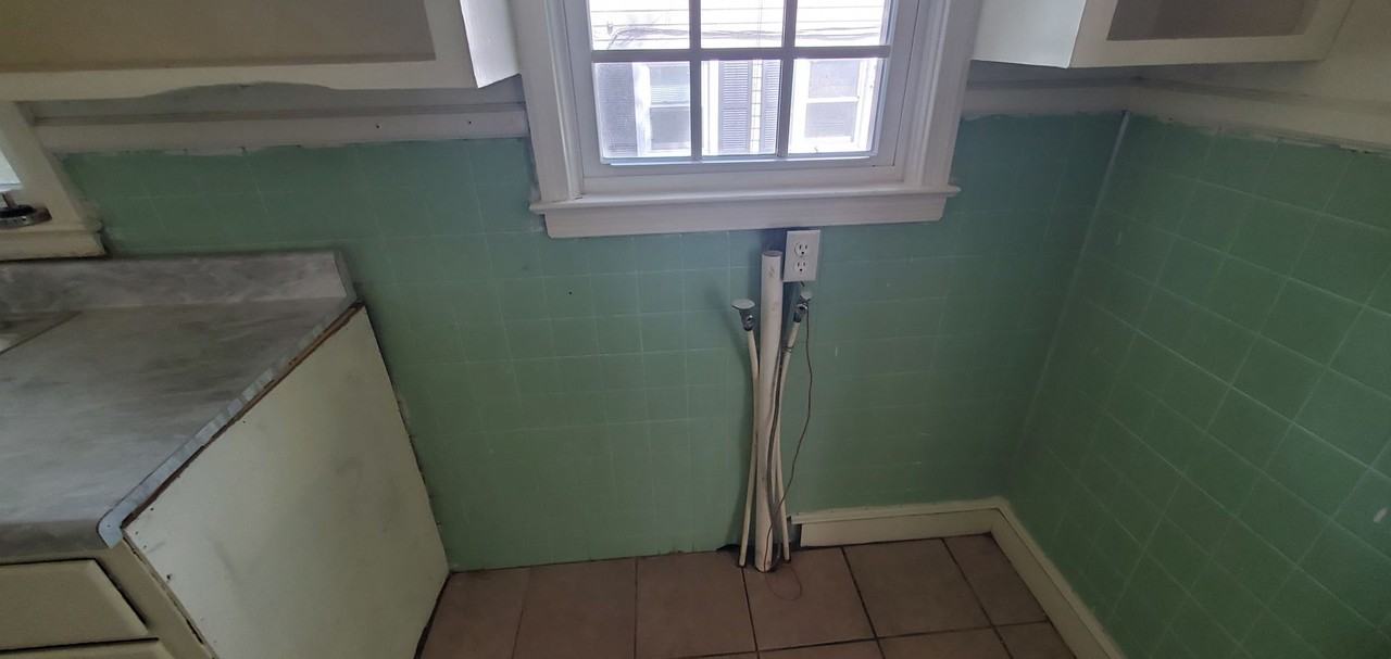 615 Julian St - Photo 3 of 8