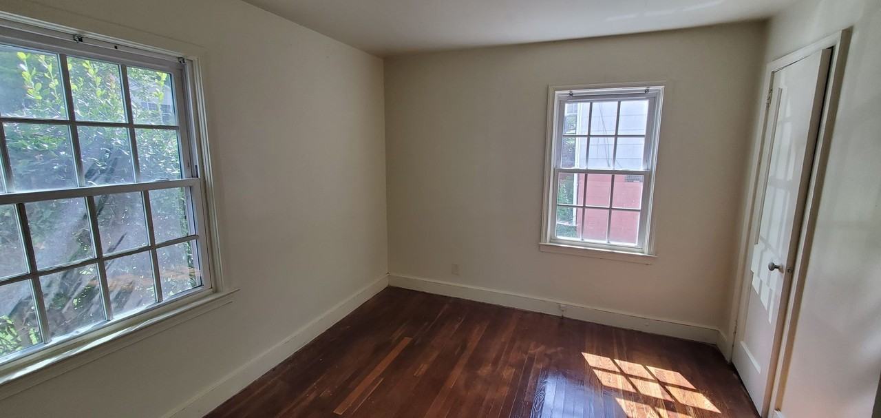 615 Julian St - Photo 4 of 8