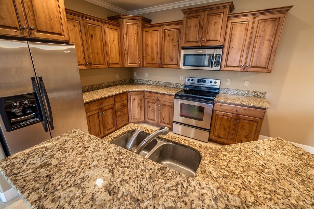 952 W 965 N - Photo 2 of 9