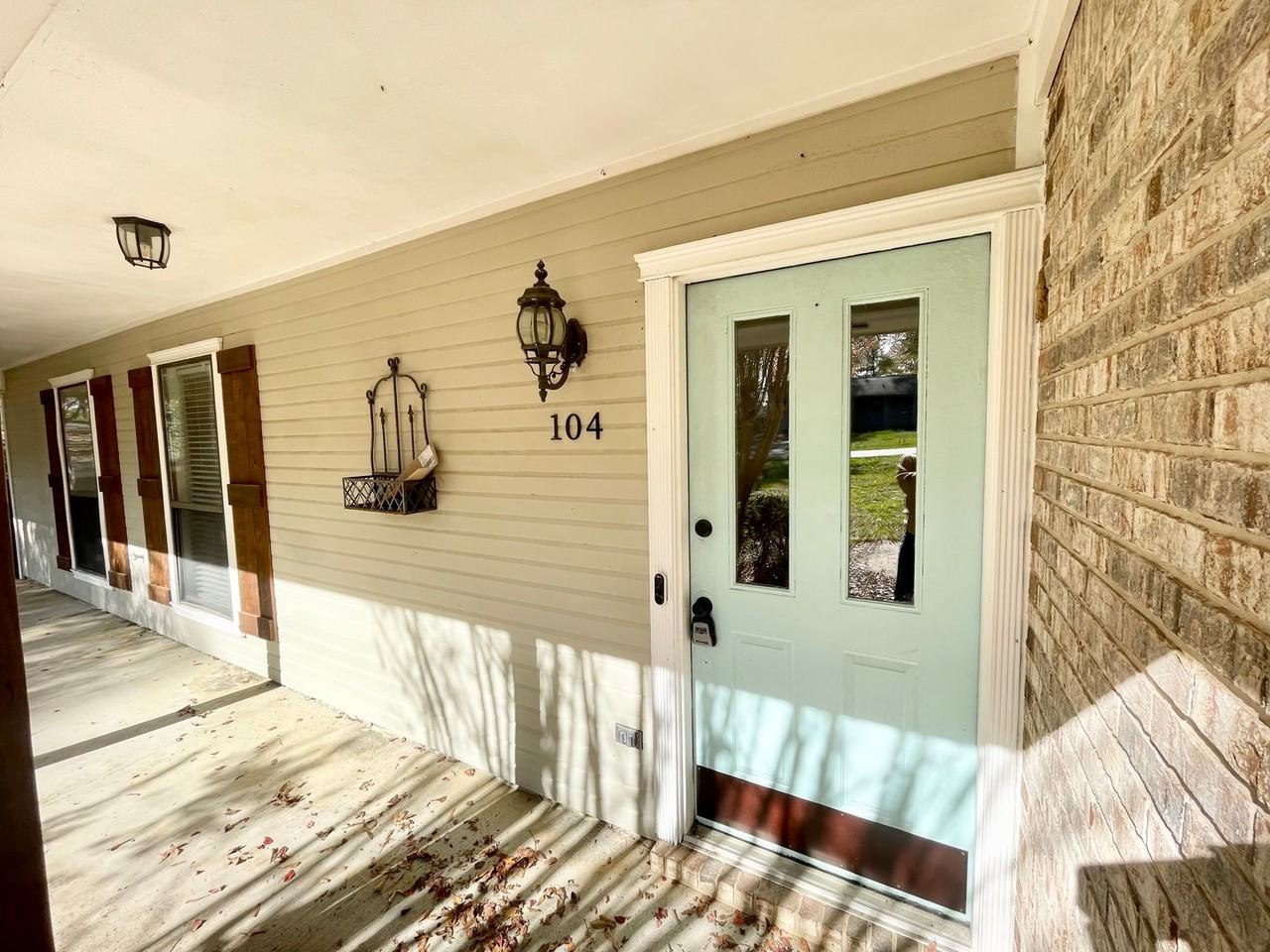 104 Sara Dr - Photo 2 of 19