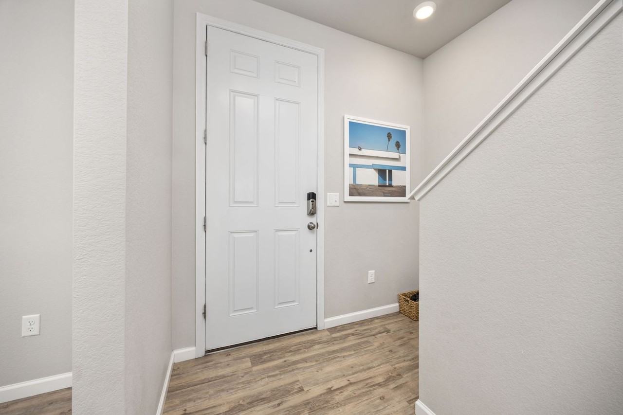 5453 Bauer Dr - Photo 3 of 22