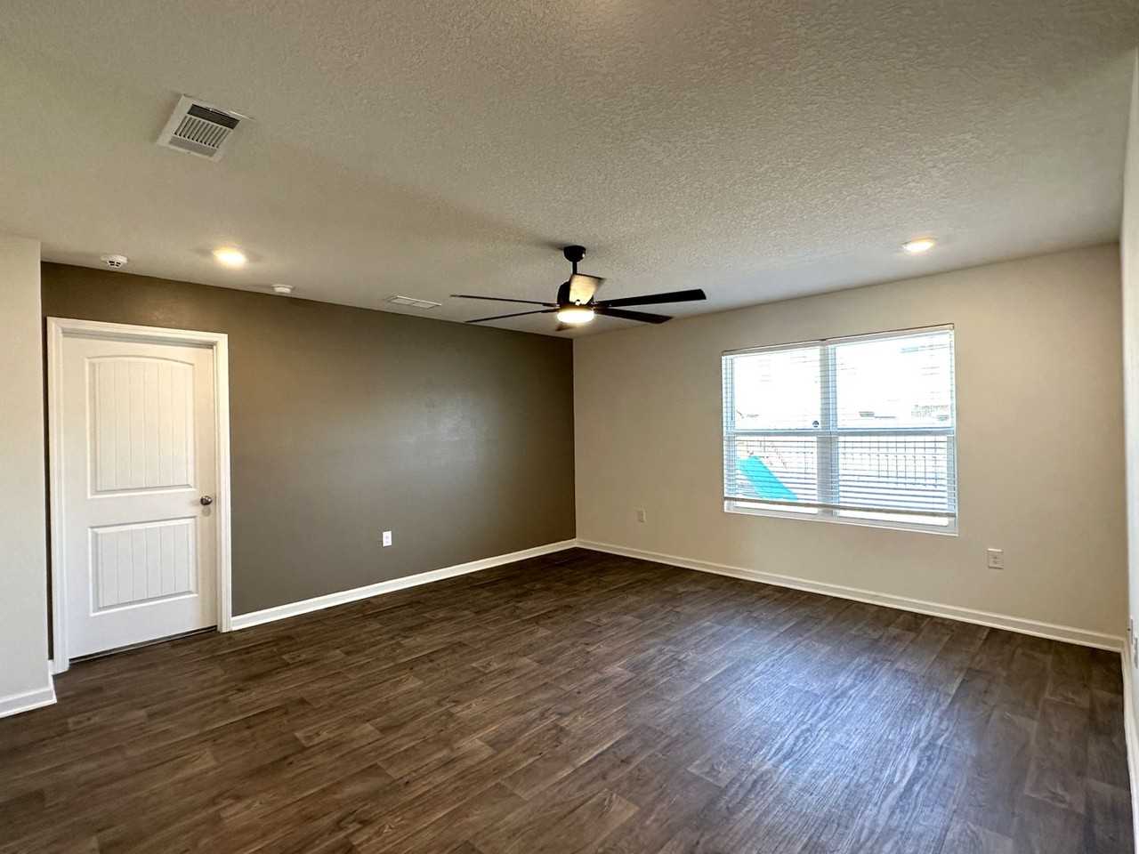 1046 Limpkin St - Photo 3 of 32