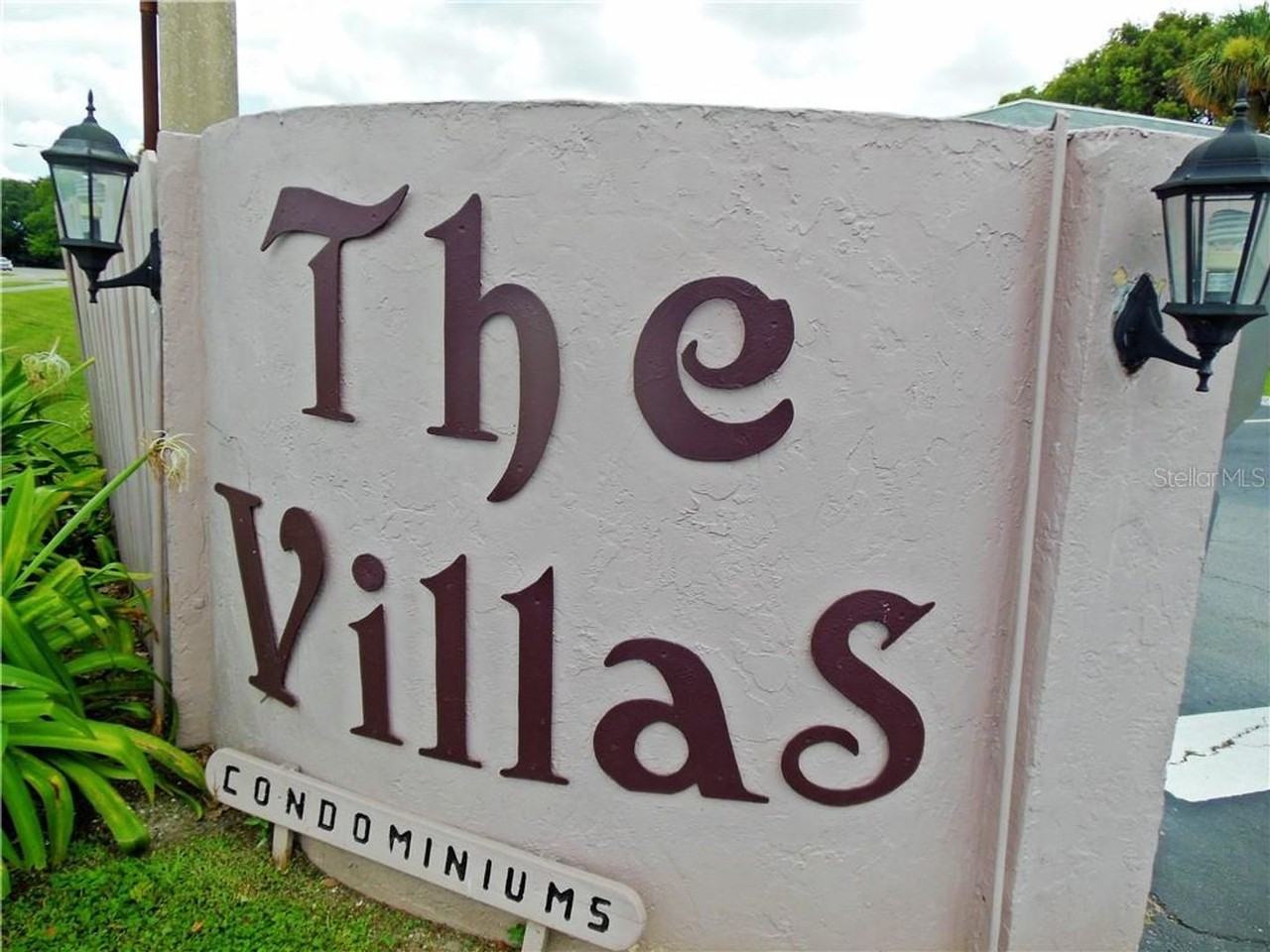 525 Conway Rd - Photo 2 of 28