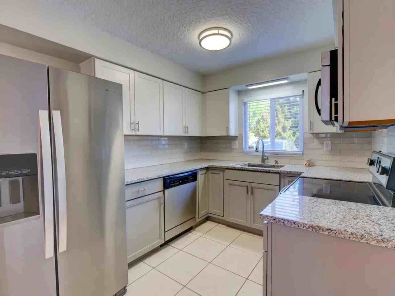 525 Conway Rd - Photo 3 of 28