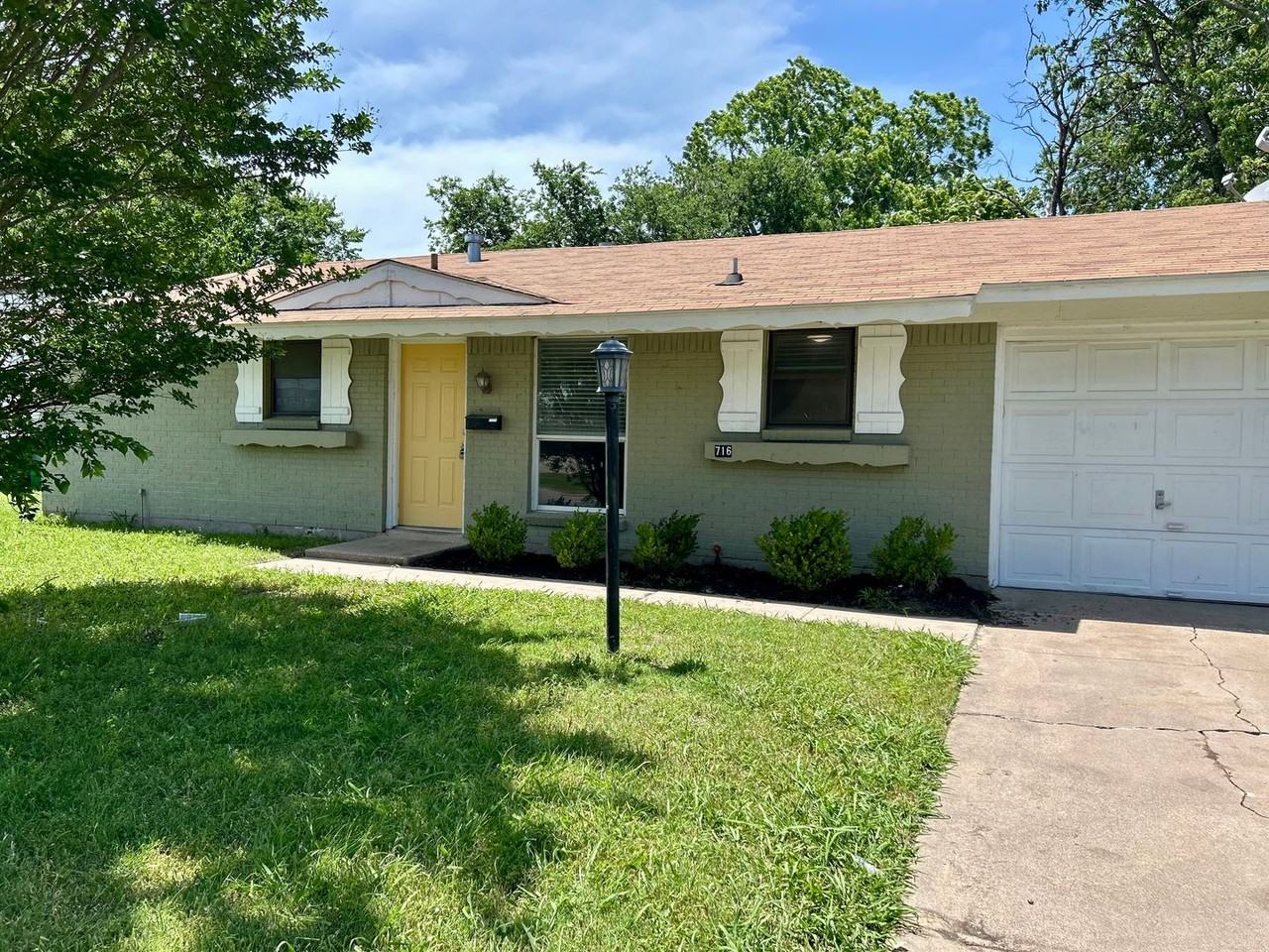 716 Sw Sunset Ln - Photo 2 of 20