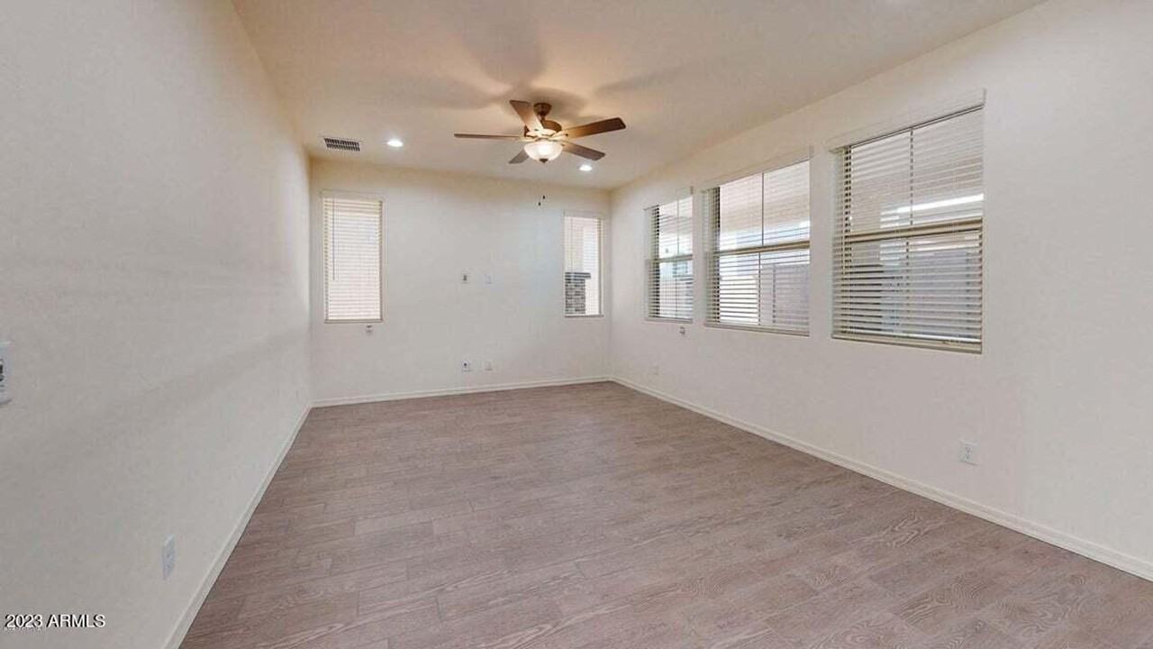 1107 S Vine St - Photo 5 of 50