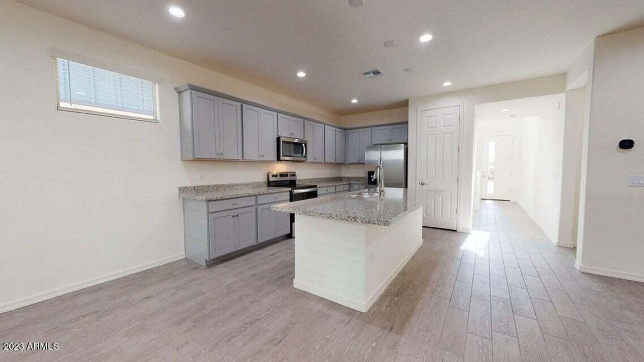 1107 S Vine St - Photo 6 of 50