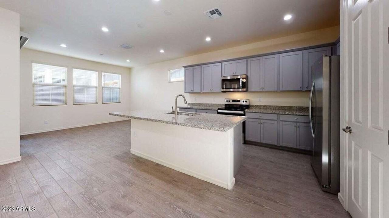 1107 S Vine St - Photo 7 of 50