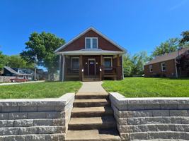 featured image of 715 W 2nd St