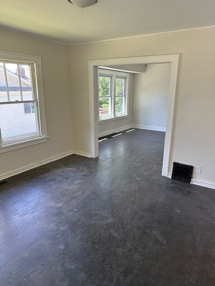 930 S Washington St - Photo 2 of 12
