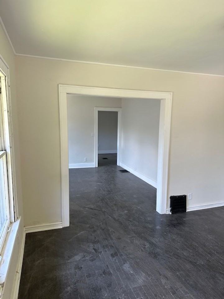 930 S Washington St - Photo 3 of 12
