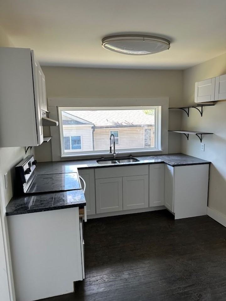 930 S Washington St - Photo 4 of 12