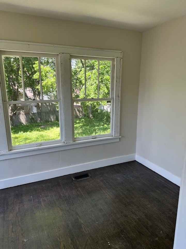 930 S Washington St - Photo 5 of 12