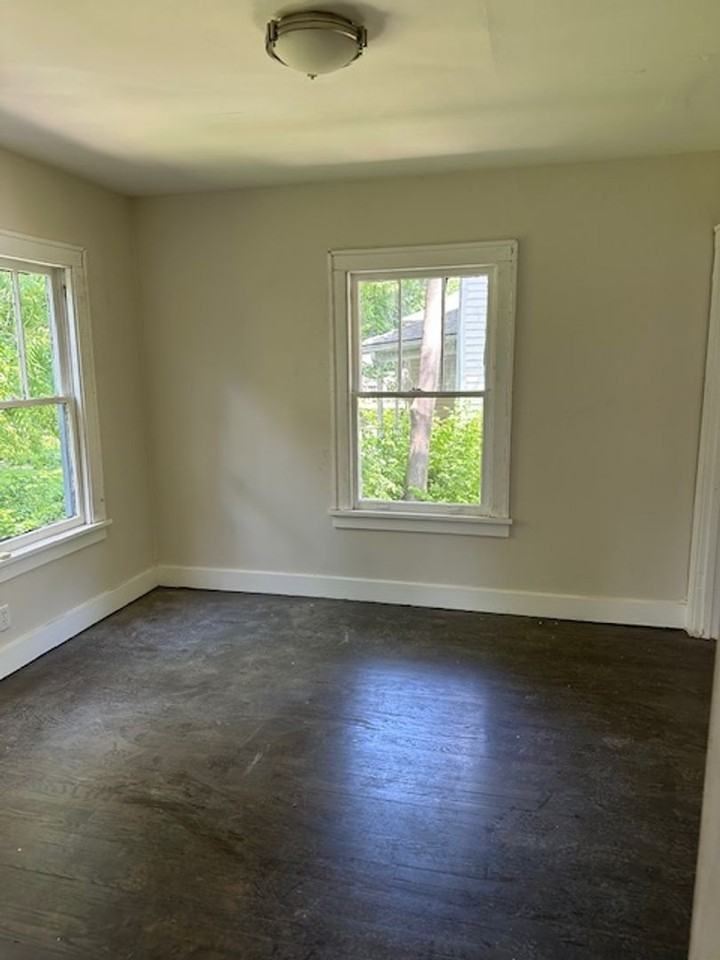 930 S Washington St - Photo 6 of 12