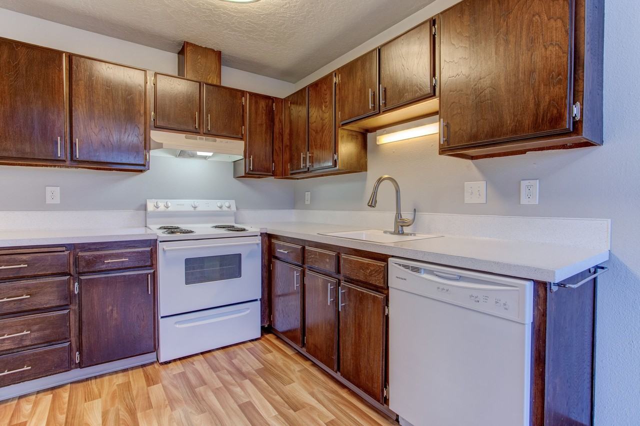 French Chateau Apartments - Photo 2 of 15