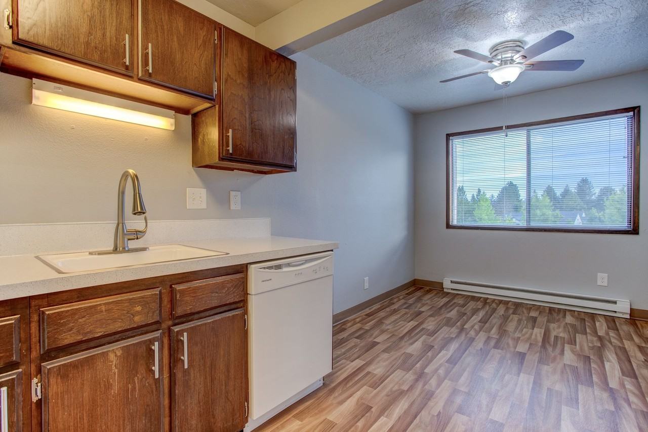 French Chateau Apartments - Photo 4 of 15