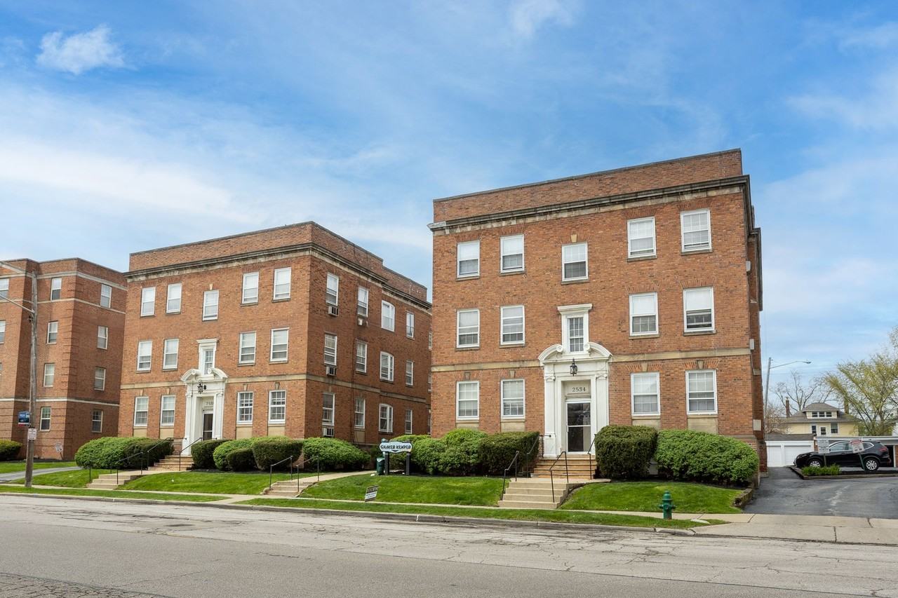 Shaker Kemper Apartments - Photo 3 of 3