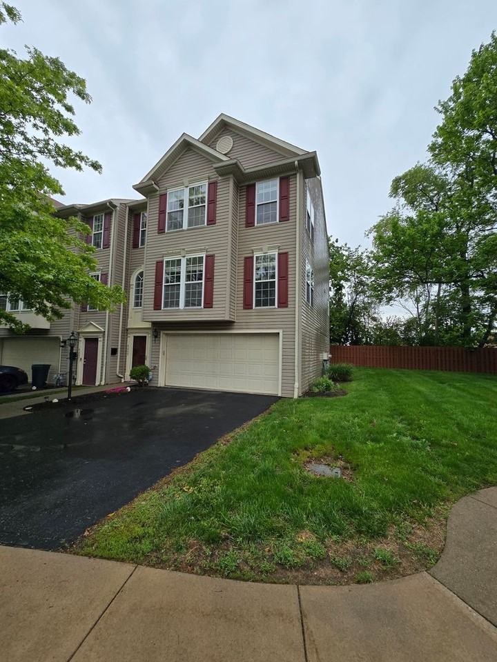 4209 Ivanhoe Dr - Photo 2 of 23