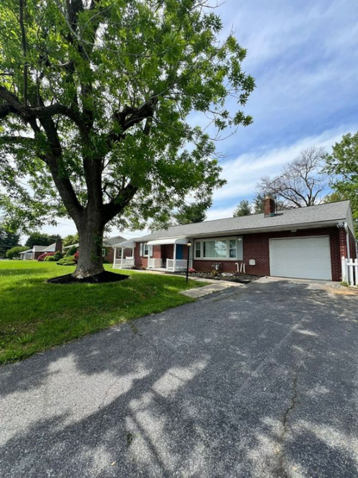 2399 New Holland Pike - Photo 5 of 27