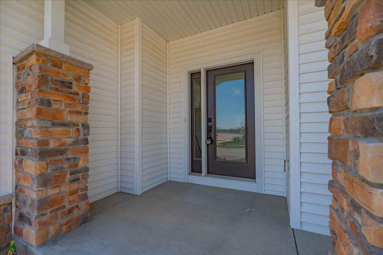 604 Burnt Sienna Dr - Photo 2 of 35