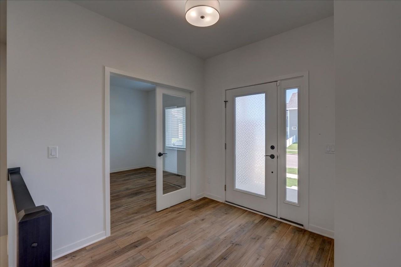 604 Burnt Sienna Dr - Photo 3 of 35