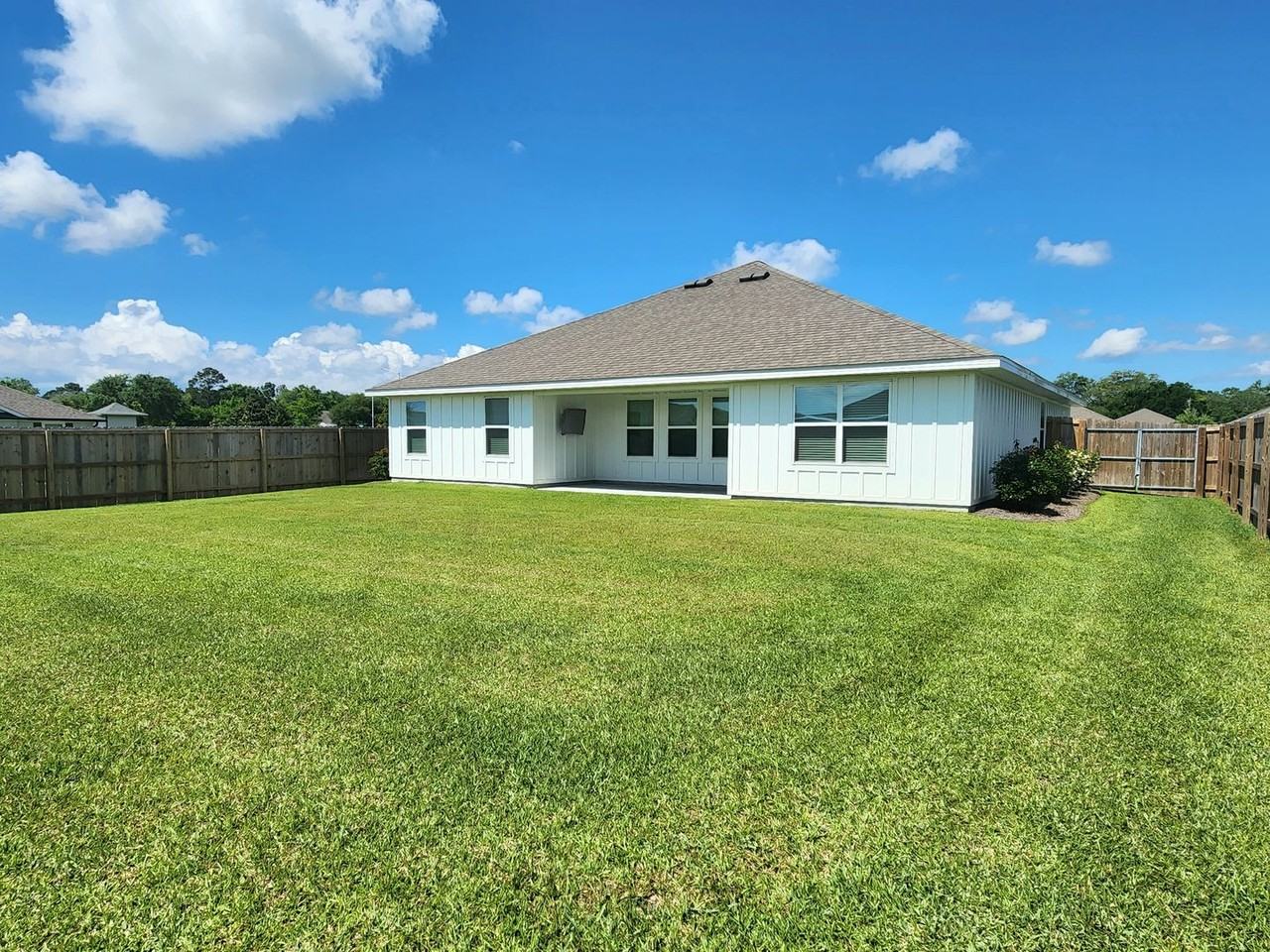 7020 Abigail St - Photo 5 of 50
