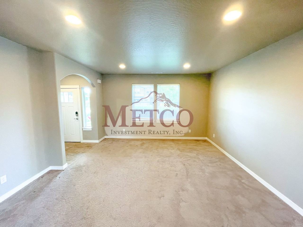 32901 E Lincoln Way - Photo 2 of 19