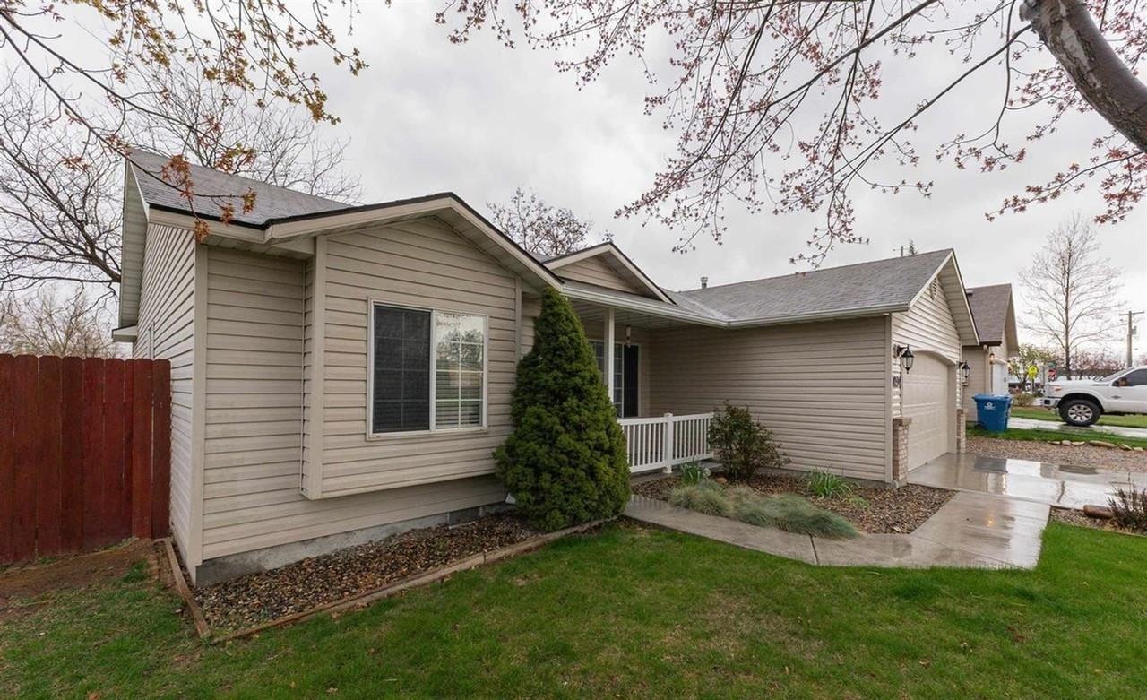 7034 E Canterbury Ln - Photo 2 of 26