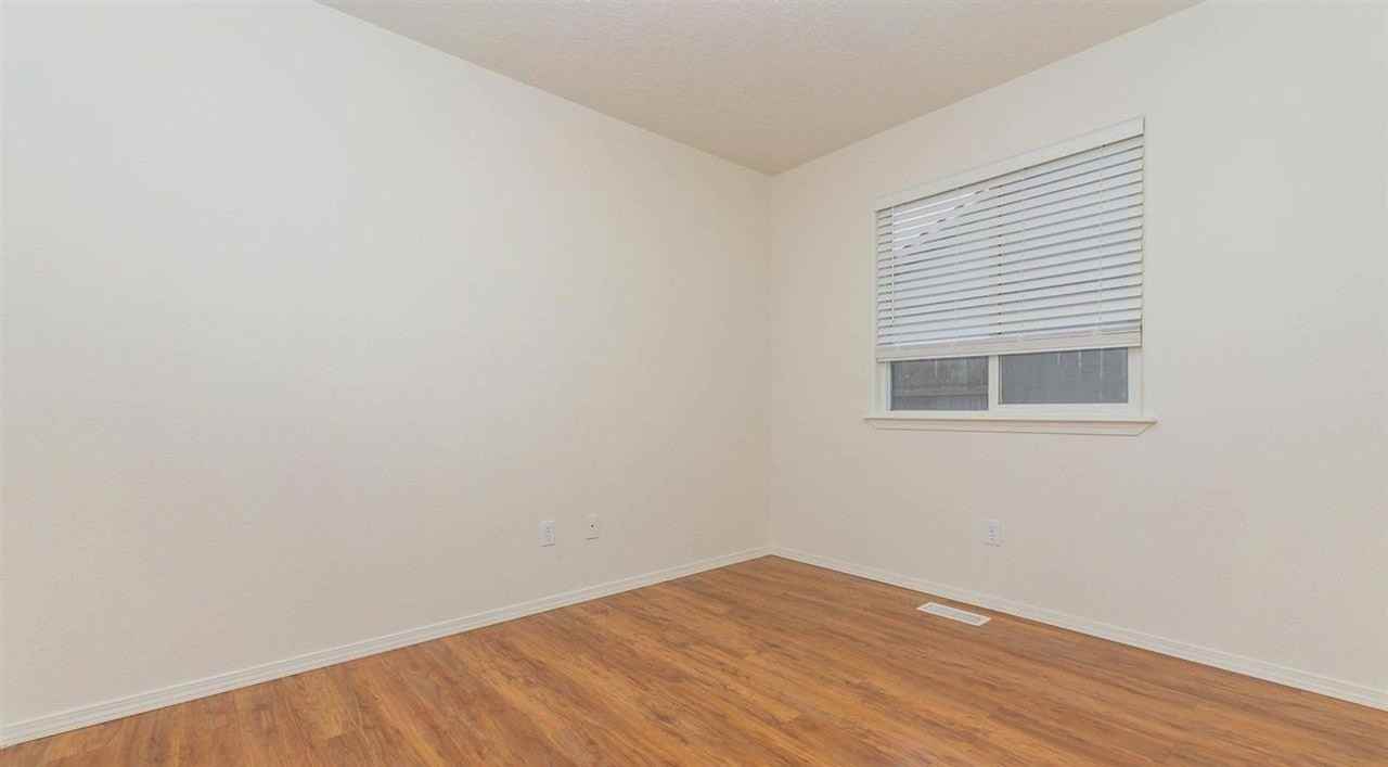 7034 E Canterbury Ln - Photo 7 of 26