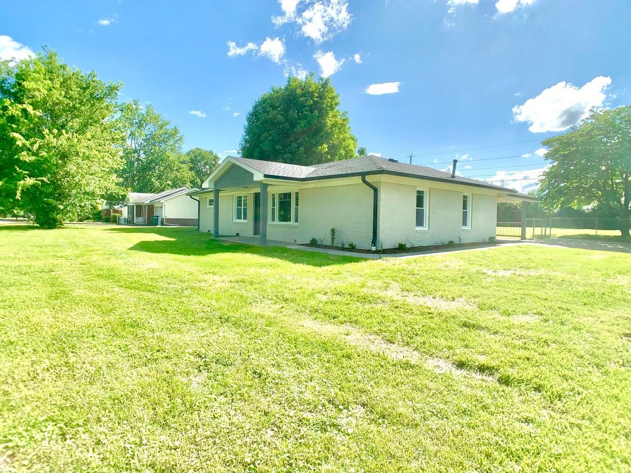 427 Wayne Dr - Photo 3 of 43