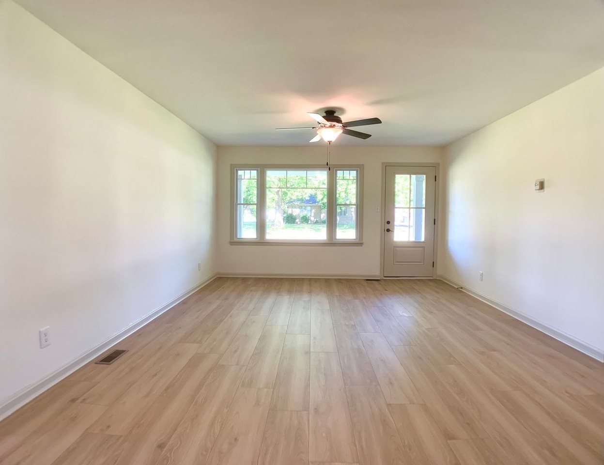 427 Wayne Dr - Photo 6 of 43
